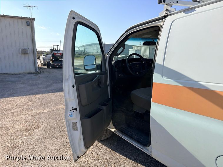 image for item FB8286 2017 Chevrolet Express 2500 van