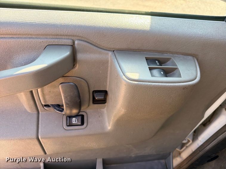 image for item FB8286 2017 Chevrolet Express 2500 van