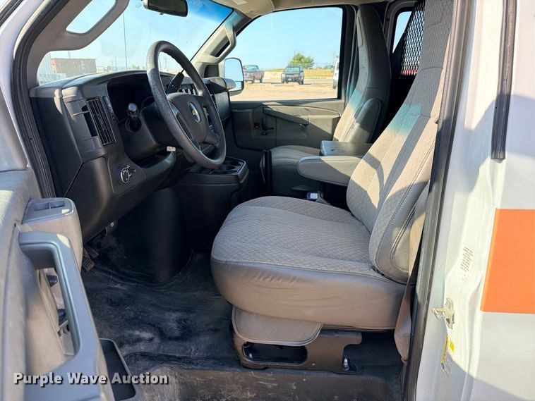image for item FB8286 2017 Chevrolet Express 2500 van