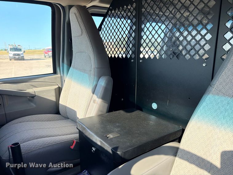image for item FB8286 2017 Chevrolet Express 2500 van