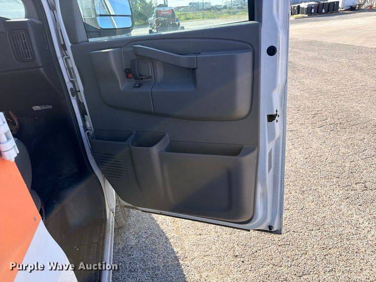 image for item FB8286 2017 Chevrolet Express 2500 van