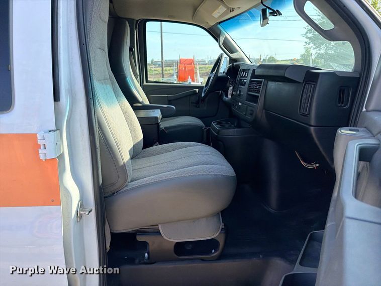 image for item FB8286 2017 Chevrolet Express 2500 van