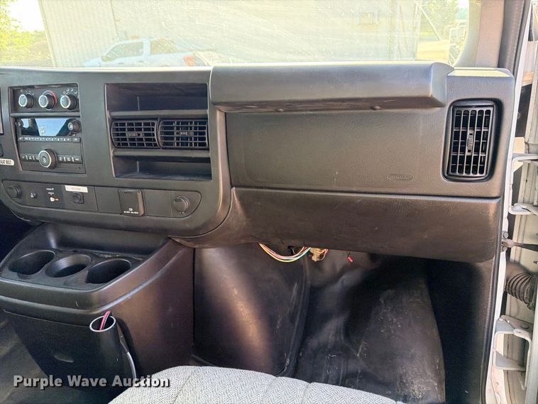 image for item FB8286 2017 Chevrolet Express 2500 van