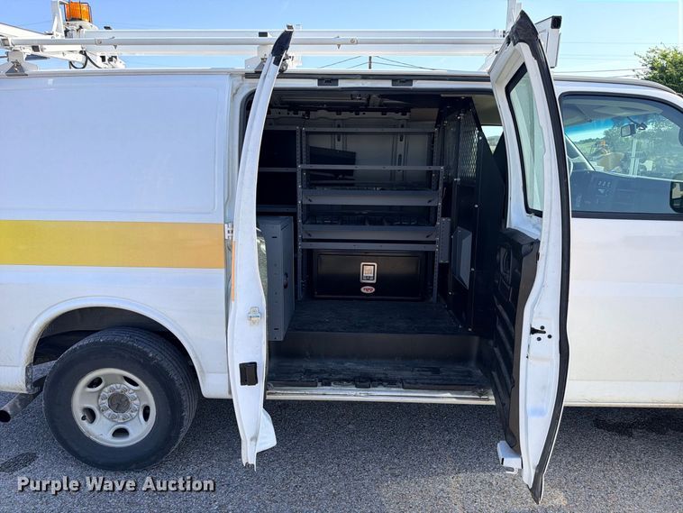 image for item FB8286 2017 Chevrolet Express 2500 van