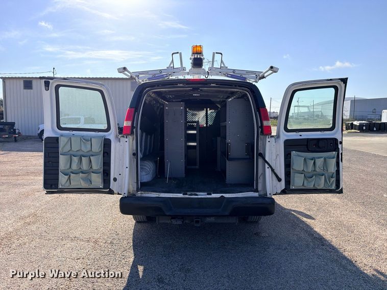 image for item FB8286 2017 Chevrolet Express 2500 van