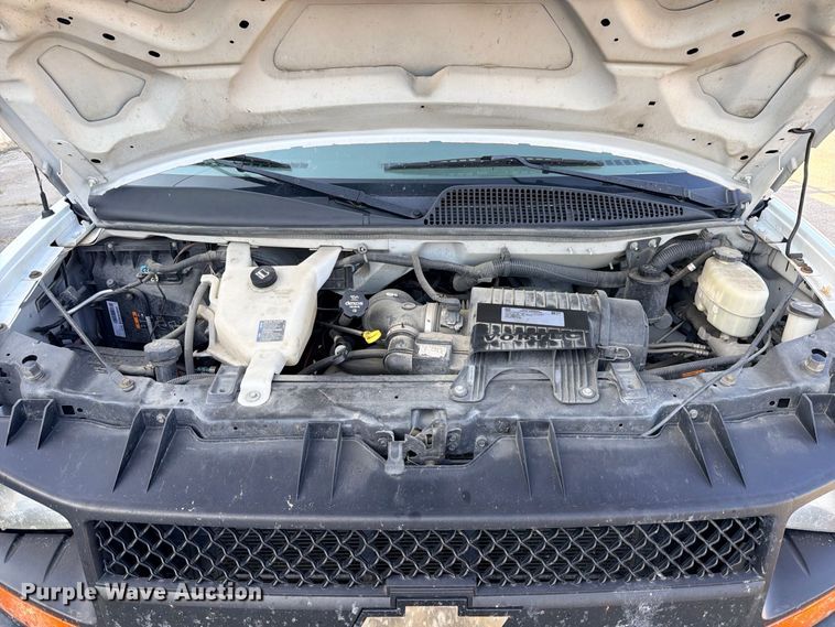 image for item FB8286 2017 Chevrolet Express 2500 van