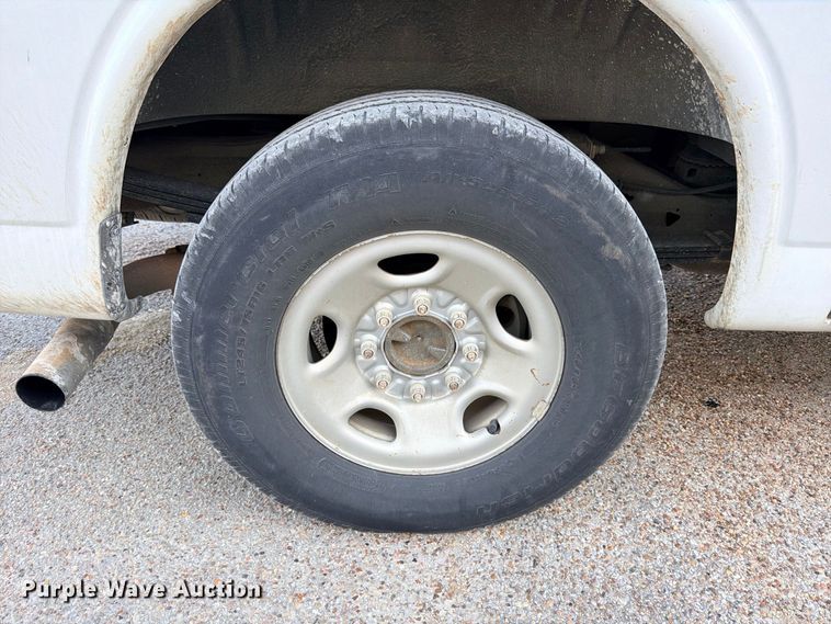 image for item FB8286 2017 Chevrolet Express 2500 van