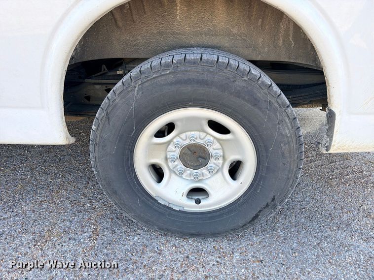 image for item FB8286 2017 Chevrolet Express 2500 van