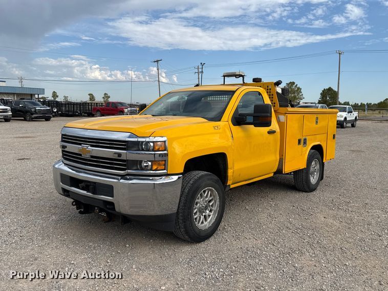 2017 Chevrolet Silverado 3500 utility bed pickup truck