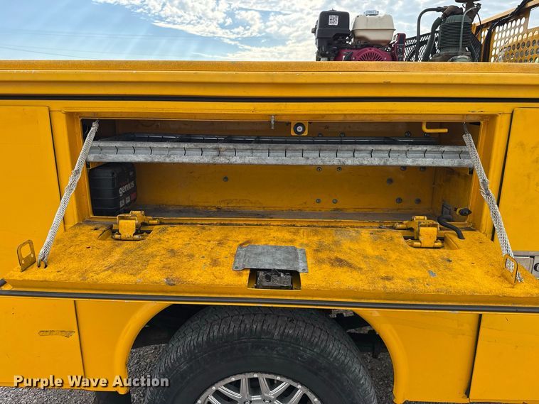 image for item FC4219 2017 Chevrolet Silverado 3500 utility bed pickup truck