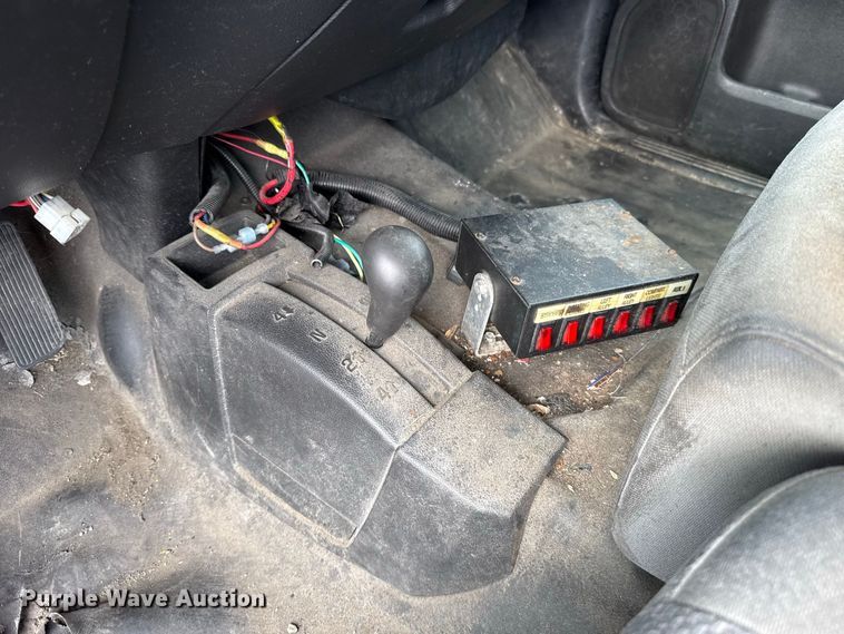 image for item FC4219 2017 Chevrolet Silverado 3500 utility bed pickup truck