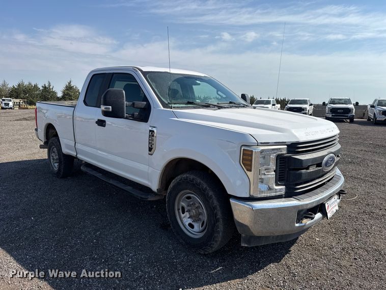 image for item FC4231 2019 Ford F250 Super Duty Ext. Cab pickup truck