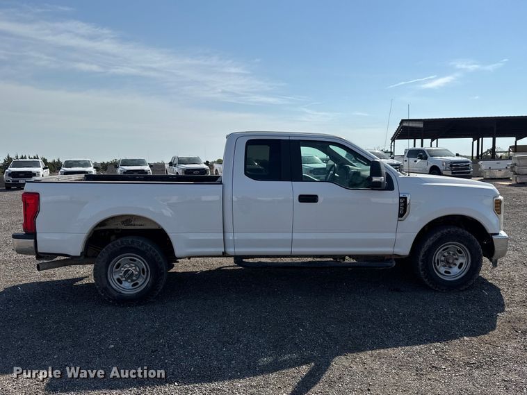 image for item FC4231 2019 Ford F250 Super Duty Ext. Cab pickup truck