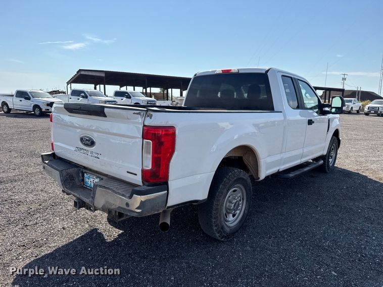 image for item FC4231 2019 Ford F250 Super Duty Ext. Cab pickup truck