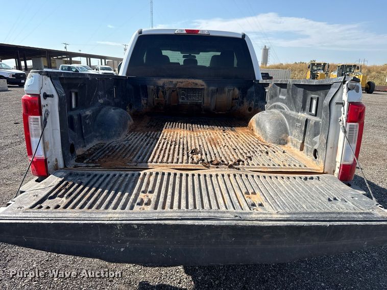 image for item FC4231 2019 Ford F250 Super Duty Ext. Cab pickup truck
