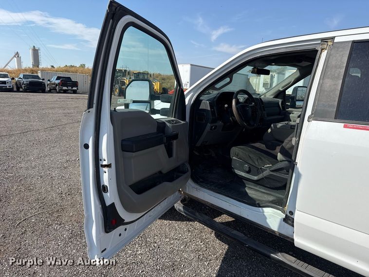 image for item FC4231 2019 Ford F250 Super Duty Ext. Cab pickup truck