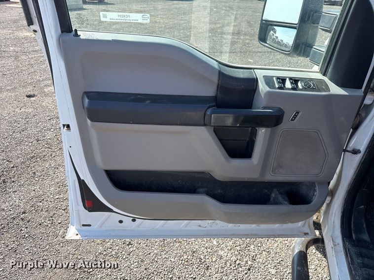 image for item FC4231 2019 Ford F250 Super Duty Ext. Cab pickup truck