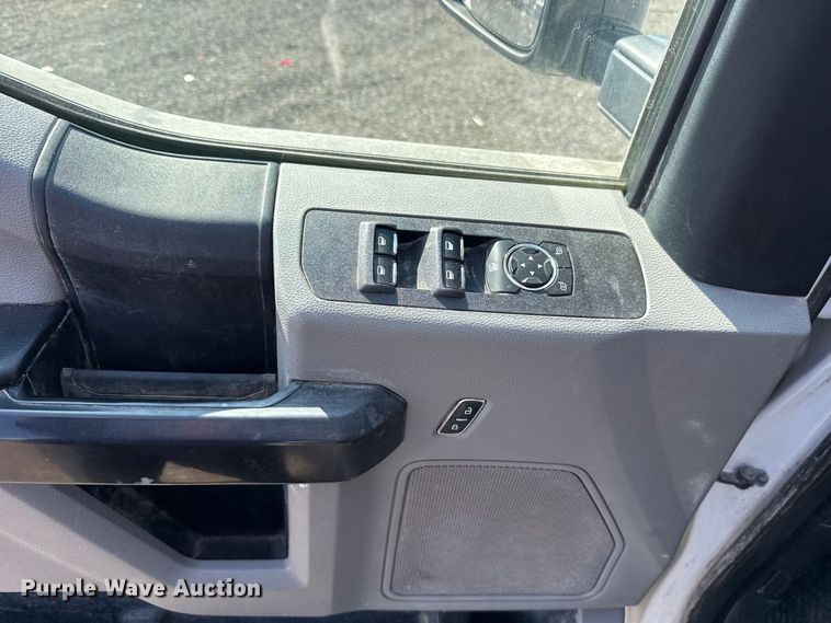 image for item FC4231 2019 Ford F250 Super Duty Ext. Cab pickup truck