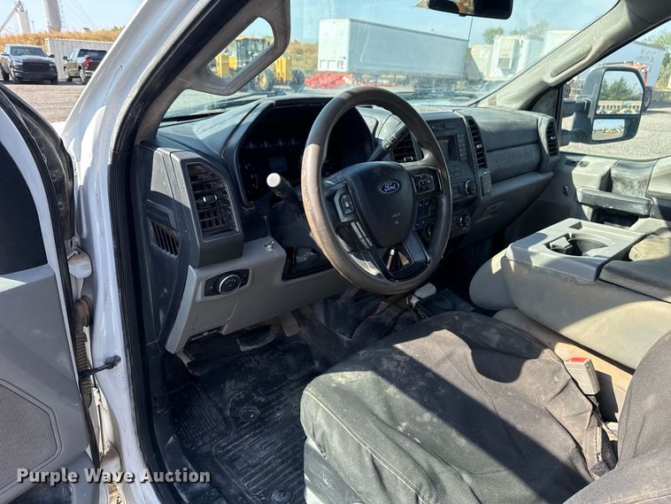 image for item FC4231 2019 Ford F250 Super Duty Ext. Cab pickup truck