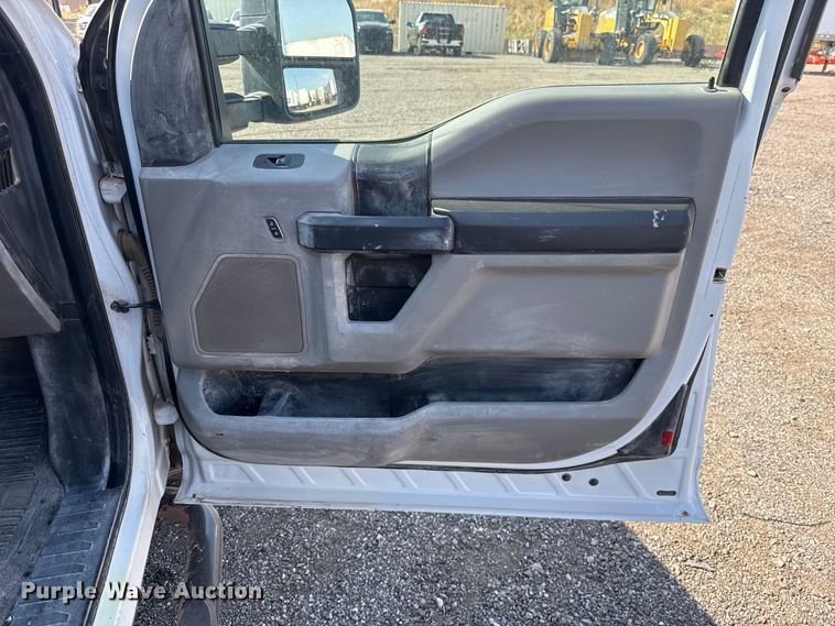 image for item FC4231 2019 Ford F250 Super Duty Ext. Cab pickup truck