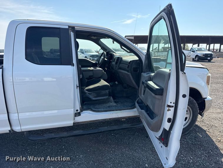image for item FC4231 2019 Ford F250 Super Duty Ext. Cab pickup truck