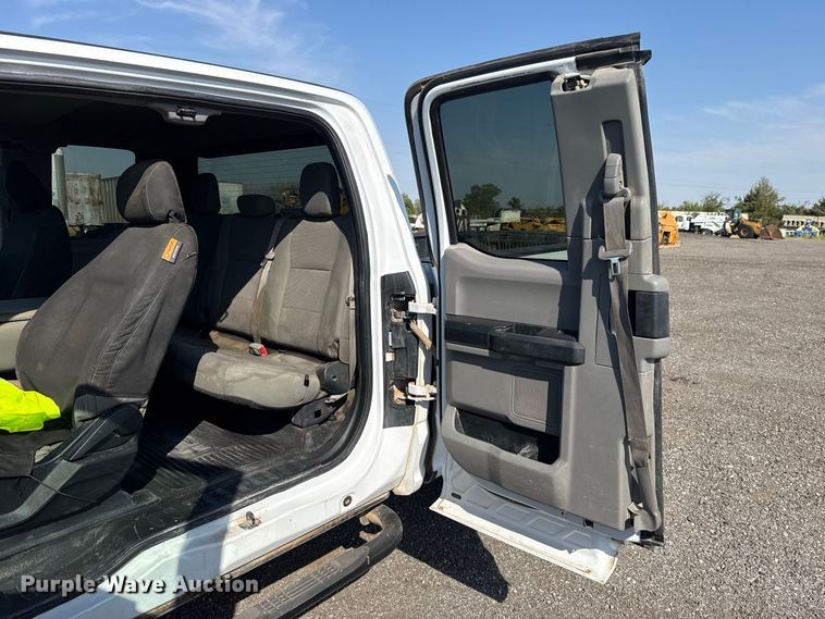 image for item FC4231 2019 Ford F250 Super Duty Ext. Cab pickup truck