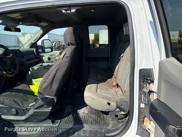 image for item FC4231 2019 Ford F250 Super Duty Ext. Cab pickup truck
