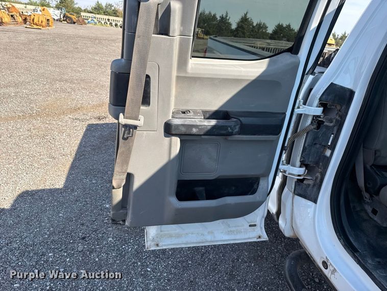 image for item FC4231 2019 Ford F250 Super Duty Ext. Cab pickup truck