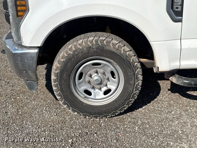 image for item FC4231 2019 Ford F250 Super Duty Ext. Cab pickup truck