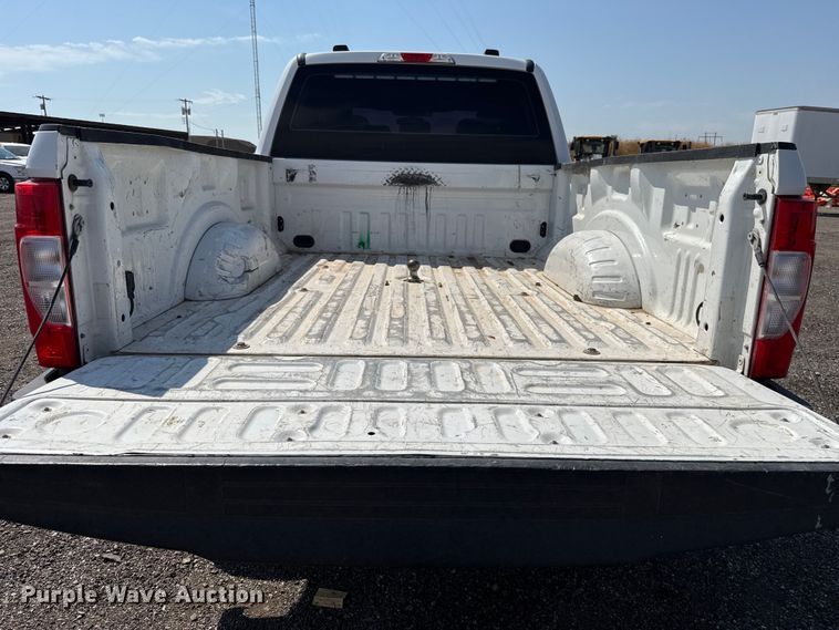 image for item FC4232 2021 Ford F250 Super Duty Crew Cab pickup truck
