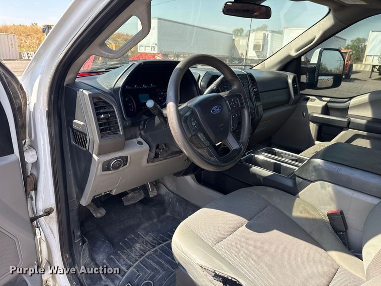 image for item FC4232 2021 Ford F250 Super Duty Crew Cab pickup truck