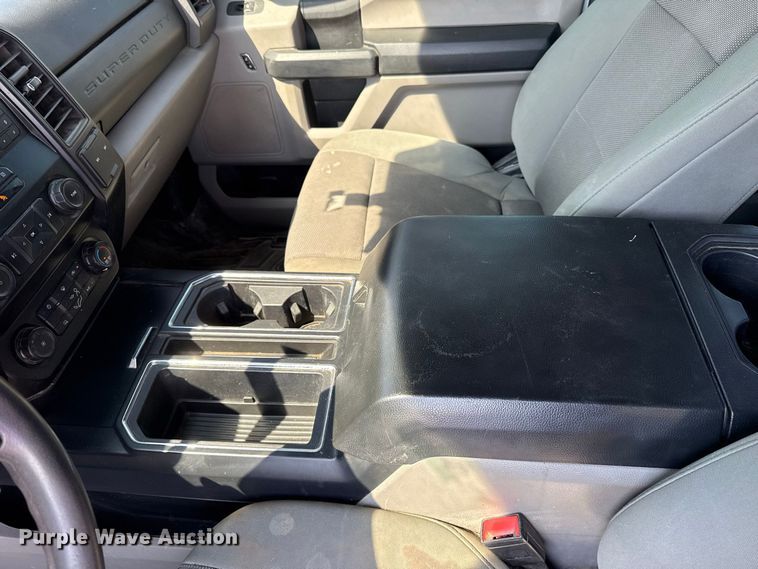 image for item FC4232 2021 Ford F250 Super Duty Crew Cab pickup truck