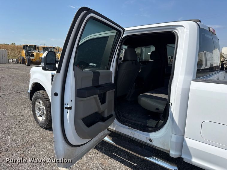 image for item FC4232 2021 Ford F250 Super Duty Crew Cab pickup truck