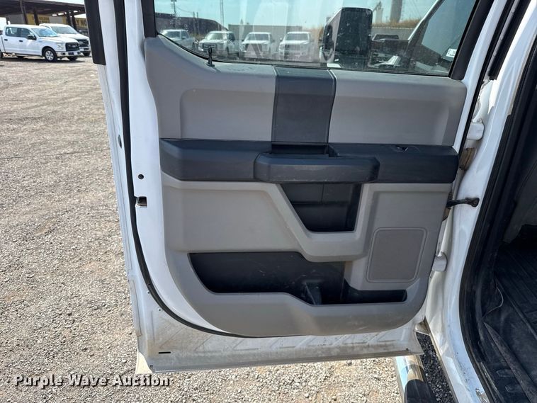 image for item FC4232 2021 Ford F250 Super Duty Crew Cab pickup truck