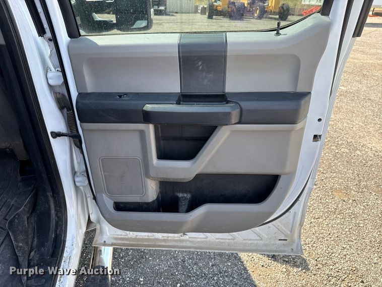 image for item FC4232 2021 Ford F250 Super Duty Crew Cab pickup truck