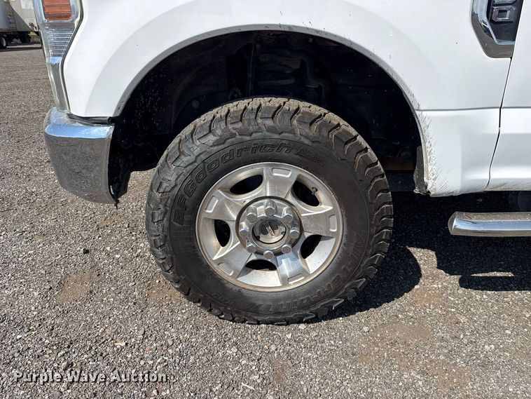 image for item FC4232 2021 Ford F250 Super Duty Crew Cab pickup truck