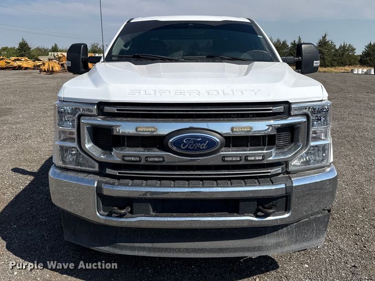 image for item FC4233 2022 Ford F350 Super Duty Crew Cab pickup truck
