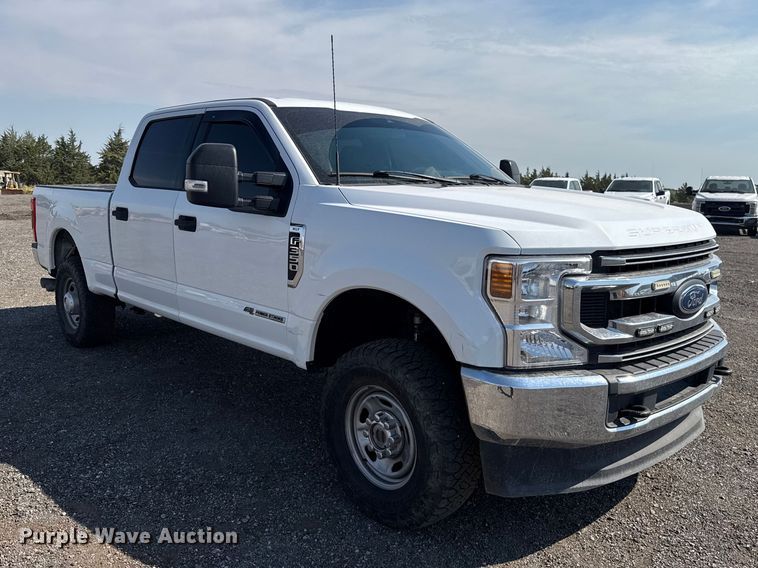 image for item FC4233 2022 Ford F350 Super Duty Crew Cab pickup truck