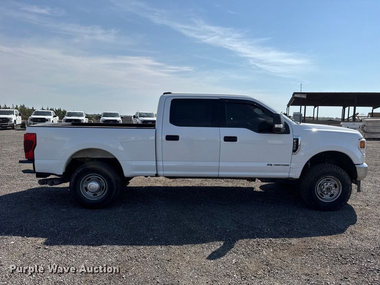 image for item FC4233 2022 Ford F350 Super Duty Crew Cab pickup truck