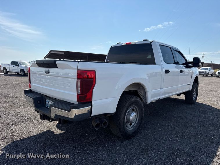 image for item FC4233 2022 Ford F350 Super Duty Crew Cab pickup truck