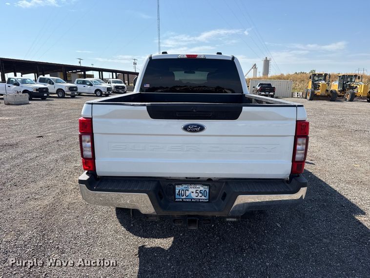 image for item FC4233 2022 Ford F350 Super Duty Crew Cab pickup truck