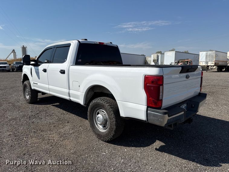 image for item FC4233 2022 Ford F350 Super Duty Crew Cab pickup truck