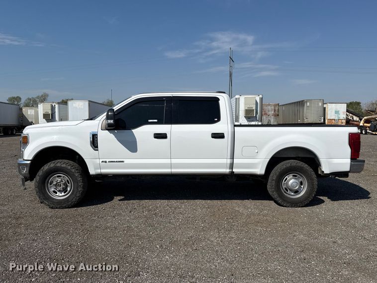 image for item FC4233 2022 Ford F350 Super Duty Crew Cab pickup truck
