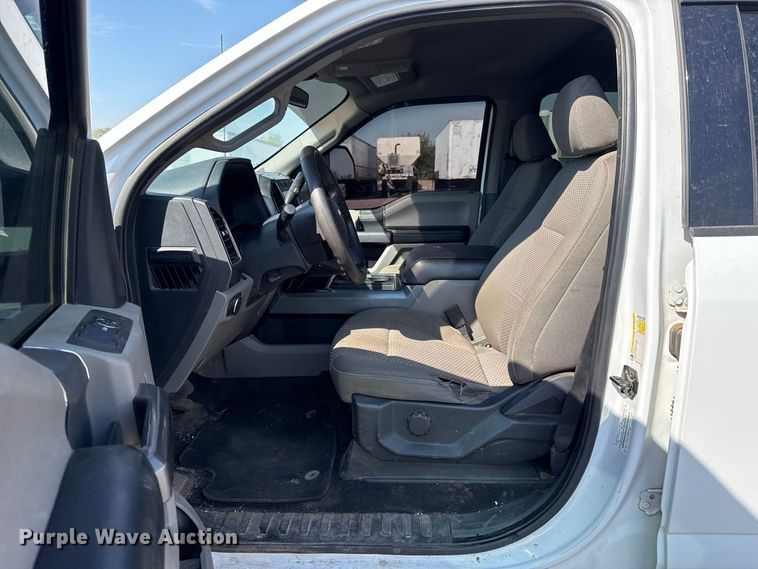image for item FC4233 2022 Ford F350 Super Duty Crew Cab pickup truck
