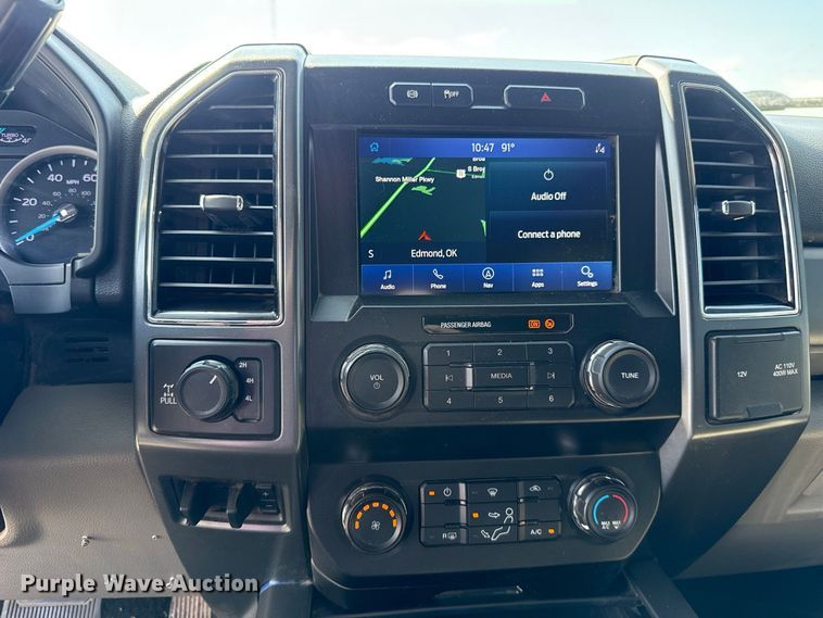 image for item FC4233 2022 Ford F350 Super Duty Crew Cab pickup truck