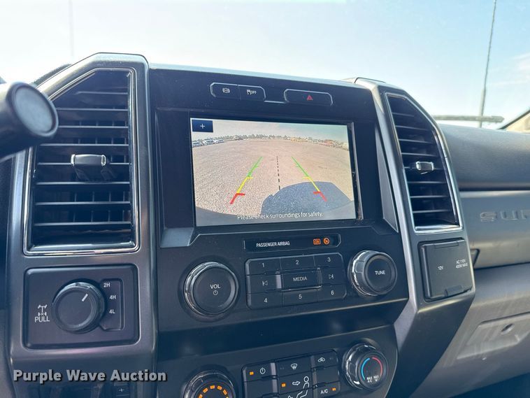 image for item FC4233 2022 Ford F350 Super Duty Crew Cab pickup truck