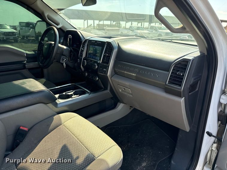 image for item FC4233 2022 Ford F350 Super Duty Crew Cab pickup truck