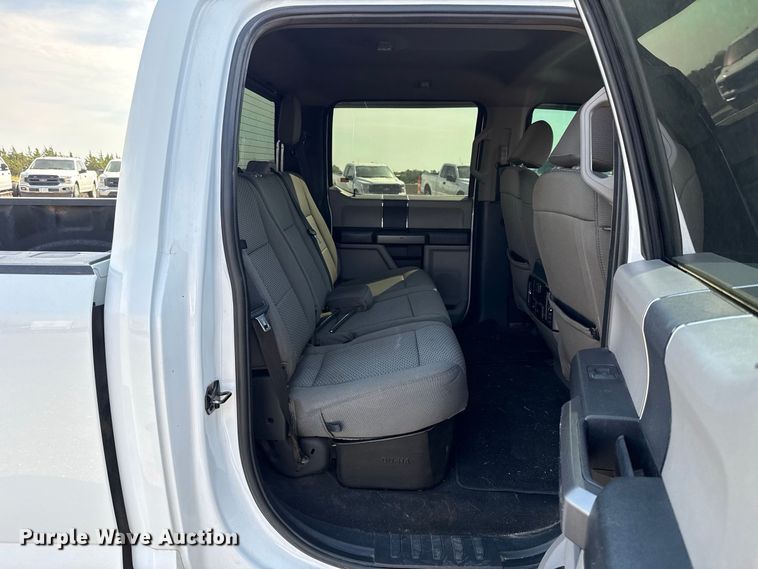 image for item FC4233 2022 Ford F350 Super Duty Crew Cab pickup truck