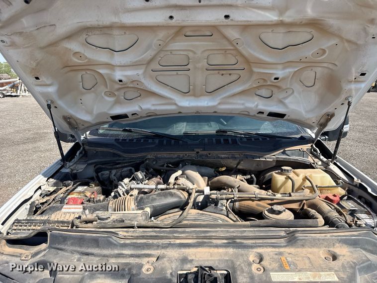 image for item FC4233 2022 Ford F350 Super Duty Crew Cab pickup truck