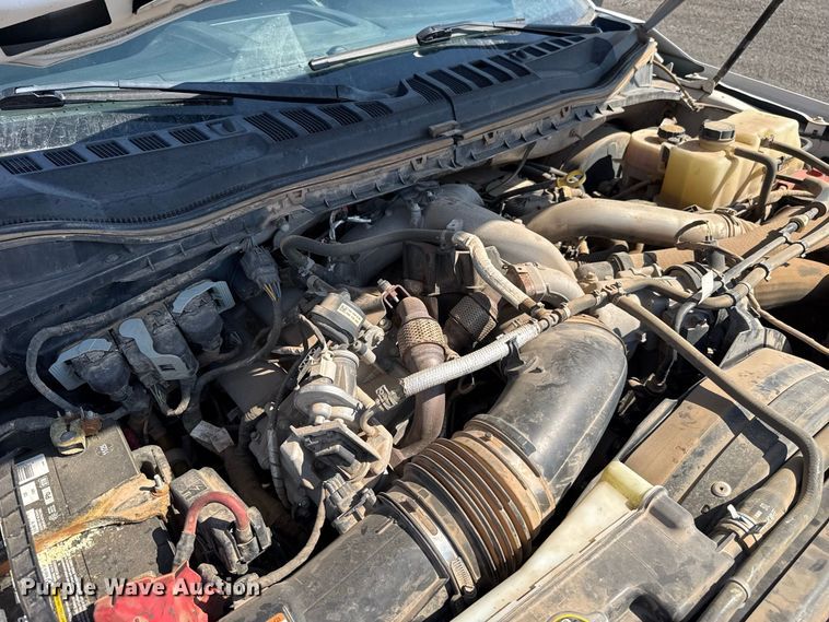 image for item FC4233 2022 Ford F350 Super Duty Crew Cab pickup truck